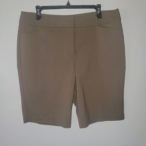 CHICO'S Short - Color Sand  Sz. 12